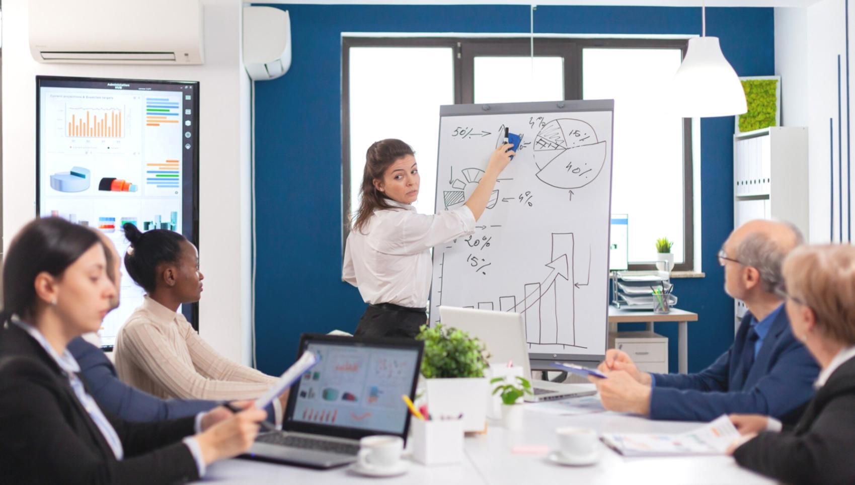 Arbeitsumgebung bei arionextiva – modernes Büro mit Teamatmosphäre